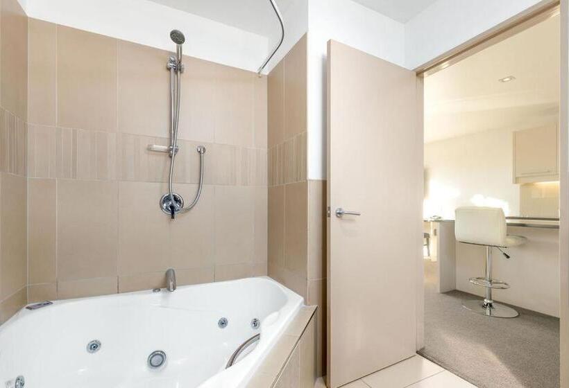 管理人员工作室, Palazzo Motor Lodge