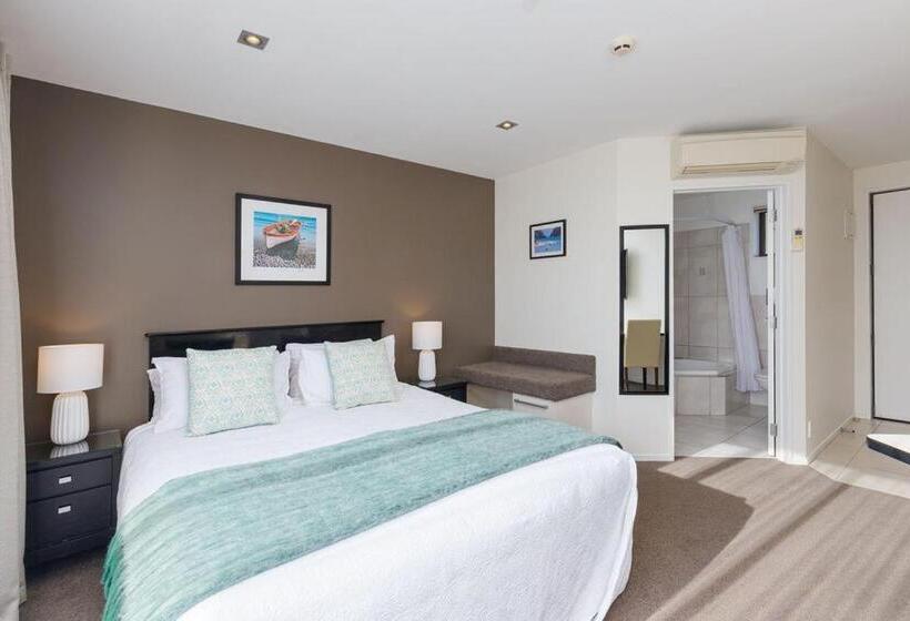 Студия Стандарт, Palazzo Motor Lodge