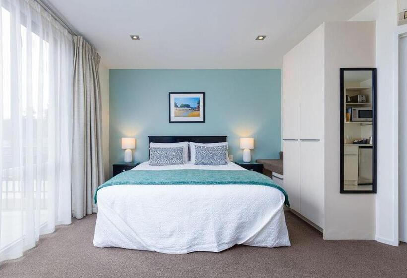 标准工作室, Palazzo Motor Lodge