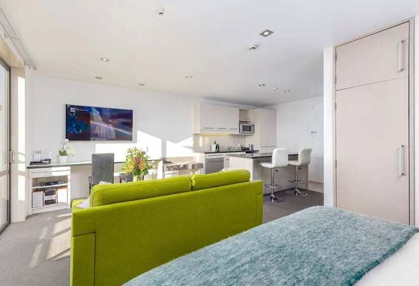 管理人员工作室, Palazzo Motor Lodge