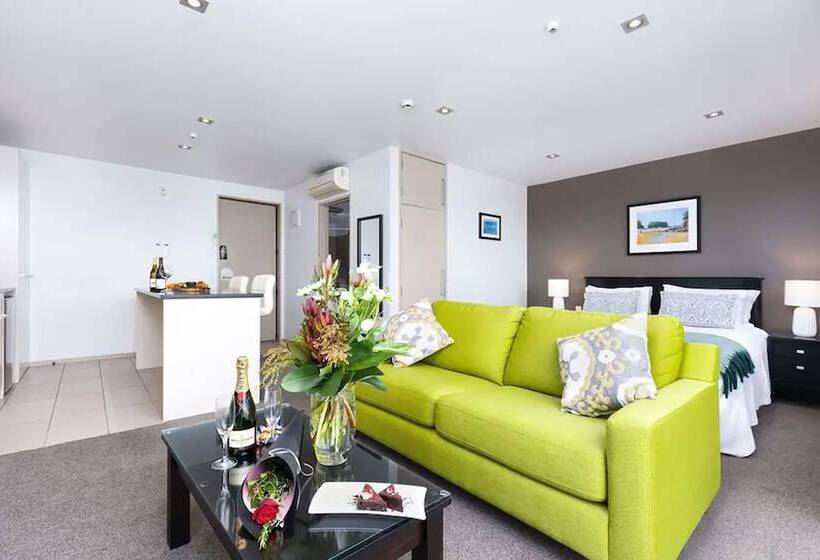 管理人员工作室, Palazzo Motor Lodge