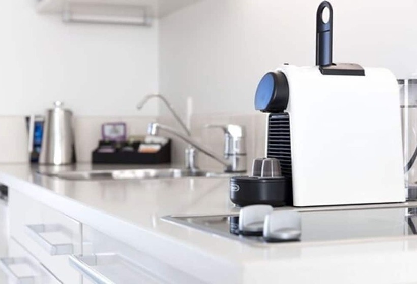 管理人员工作室, Palazzo Motor Lodge