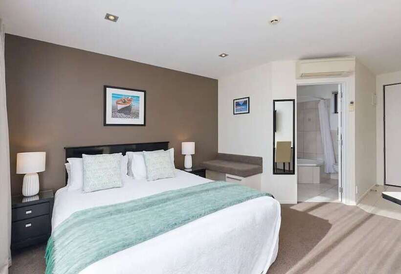 标准工作室, Palazzo Motor Lodge