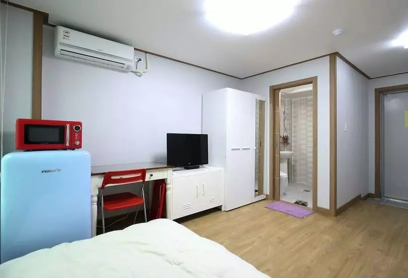 Standard Yhden Hengen Huone, Sb House