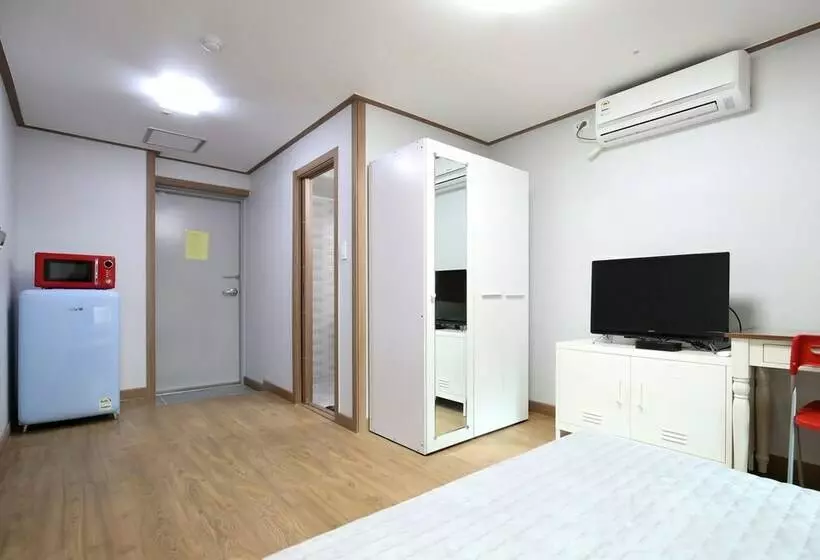 Standard Yhden Hengen Huone, Sb House