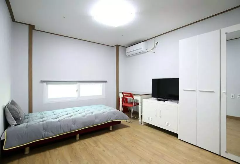 Standard Yhden Hengen Huone, Sb House
