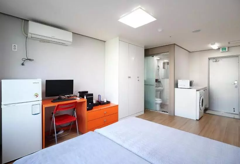 Standard-huone, Sb House