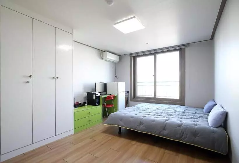 Standard-huone, Sb House