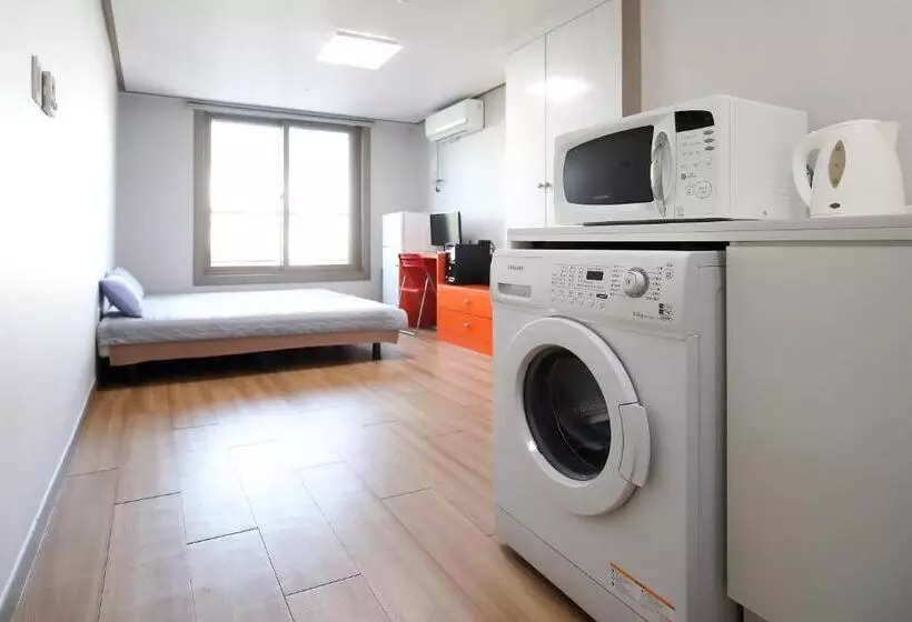 Standard-huone, Sb House
