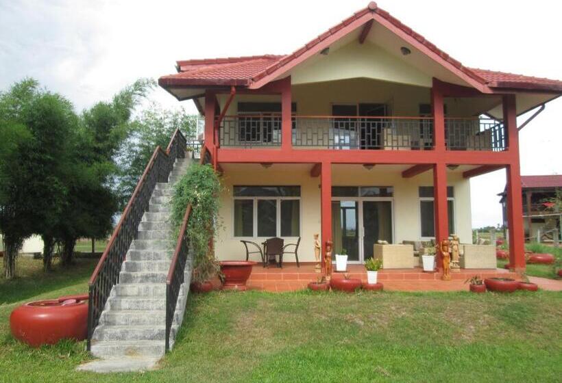 شقة عائلية, Villa Vedici