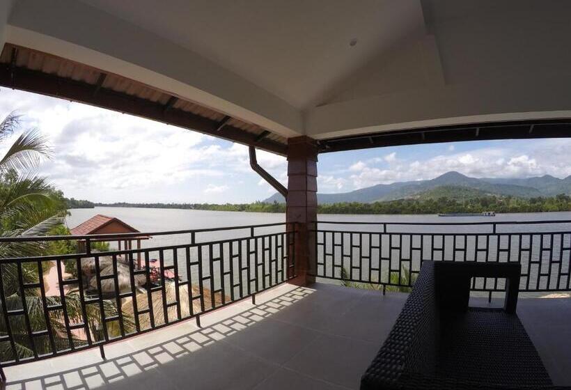 جناح مطل على البحر, Villa Vedici