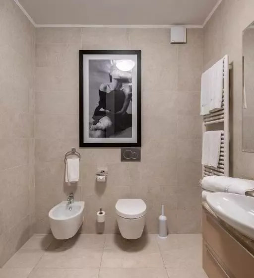 استودیوی استاندارد, Apartments City