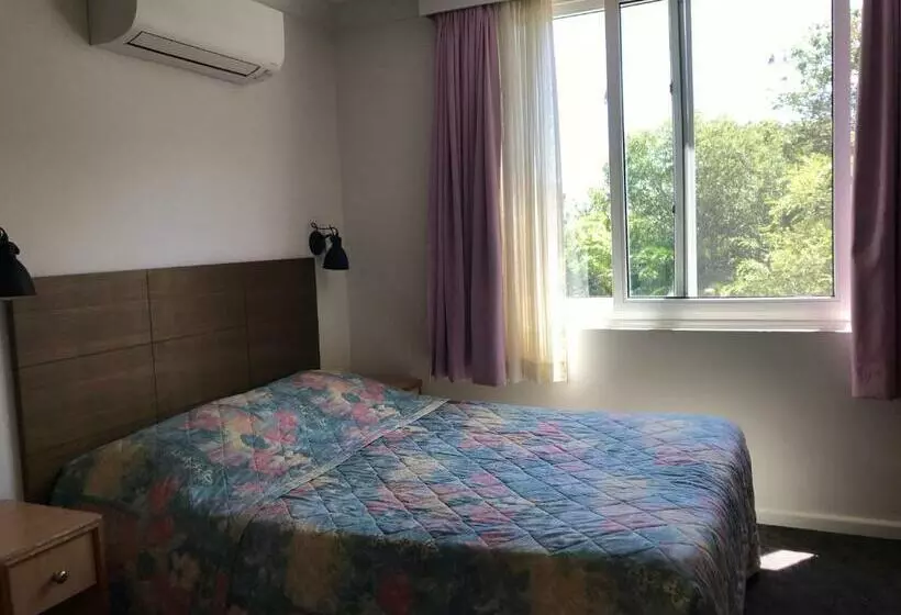 スタンダードルーム, Edgecliff Lodge Motel