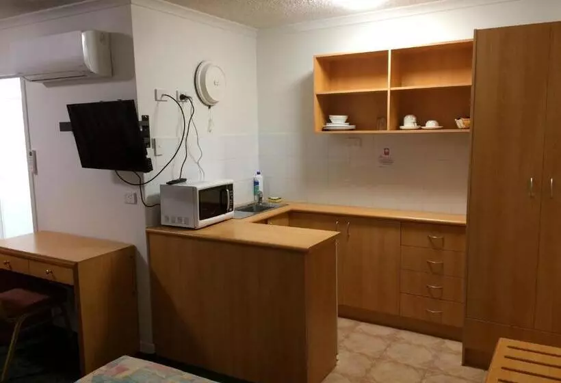 ファミリールーム, Edgecliff Lodge Motel
