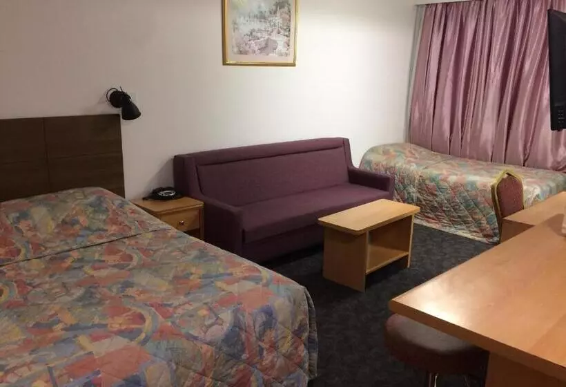 ファミリールーム, Edgecliff Lodge Motel