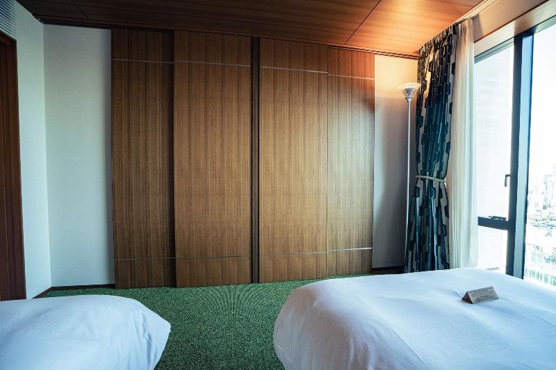 חדר משפחתי, Edgecliff Lodge Motel