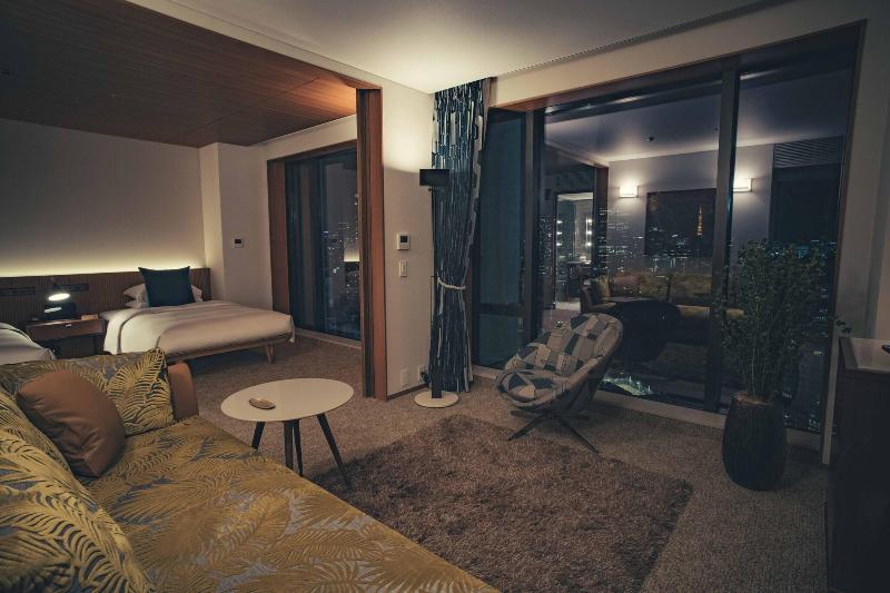 חדר משפחתי, Edgecliff Lodge Motel