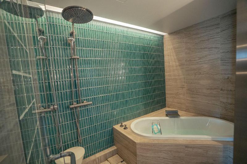 חדר משפחתי, Edgecliff Lodge Motel