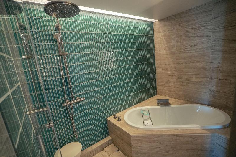 חדר משפחתי, Edgecliff Lodge Motel