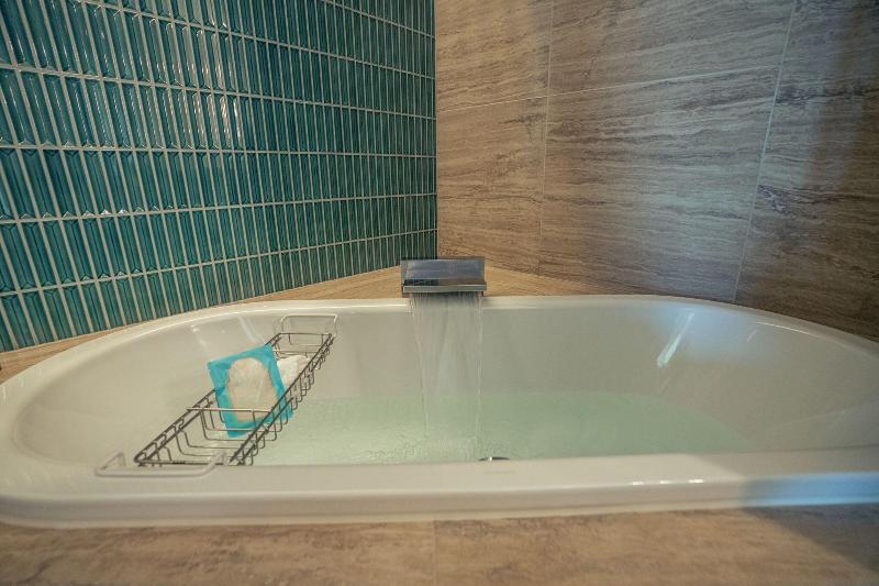 חדר משפחתי, Edgecliff Lodge Motel