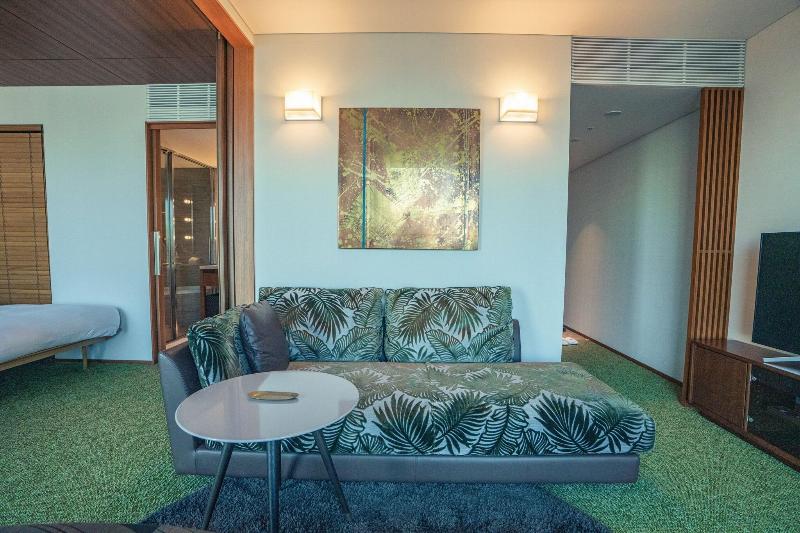 חדר משפחתי, Edgecliff Lodge Motel