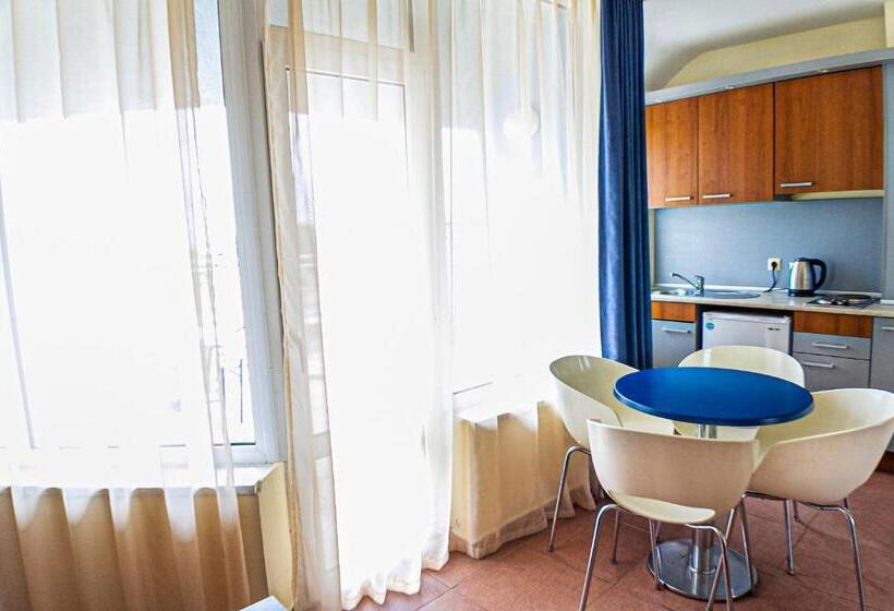 דירת חדר, Favorit Apart