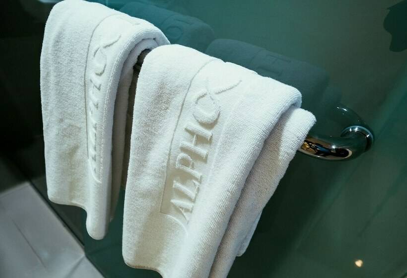 Номер Deluxe, Alpha