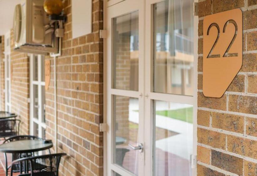 标准工作室, Nightcap At Hinterland Hotel Nerang