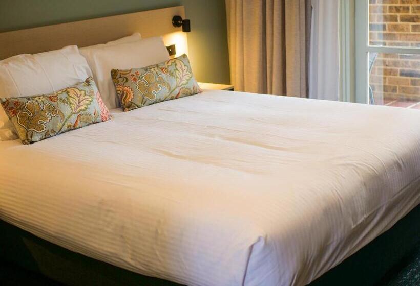 标准工作室, Nightcap At Hinterland Hotel Nerang