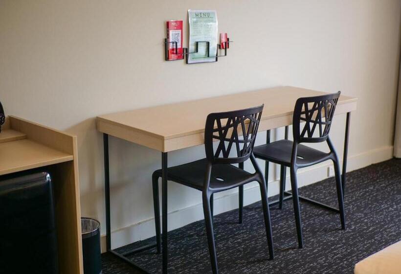 家庭工作室, Nightcap At Hinterland Hotel Nerang