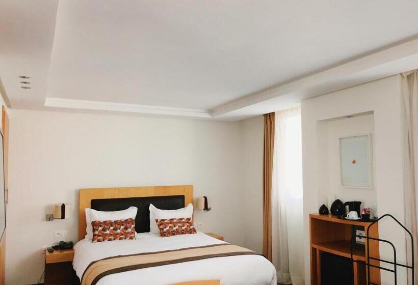 سوئیت با بالکن, Le Pietri Urban