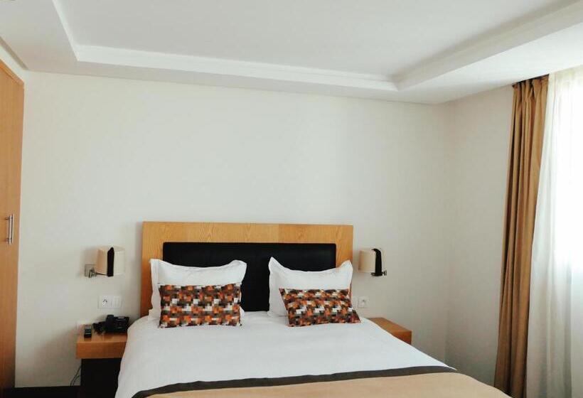 سوئیت با بالکن, Le Pietri Urban