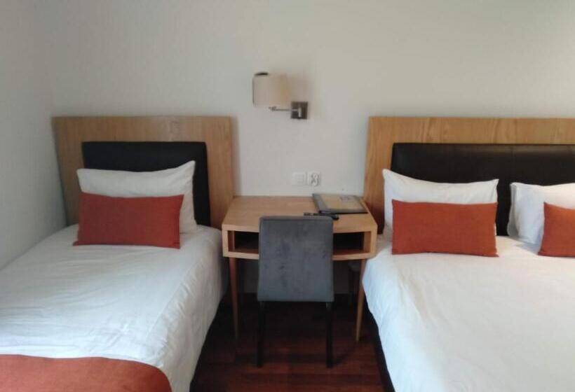 اتاق استاندارد سه نفره, Le Pietri Urban