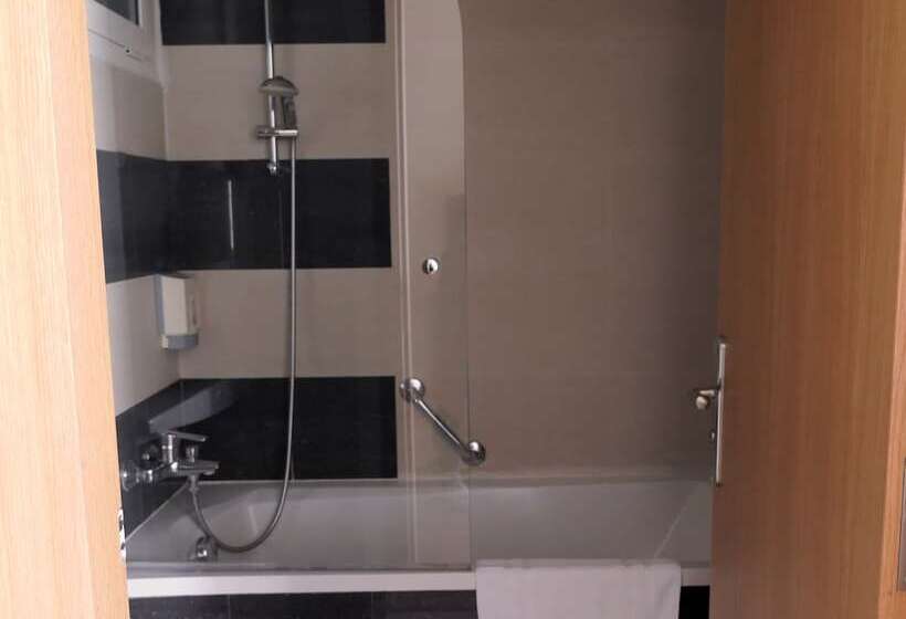 اتاق کلاس بیزنس, Le Pietri Urban