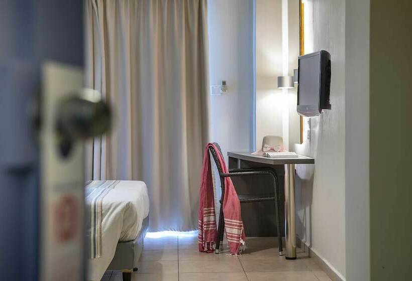 Номер Стандарт Вид на Бассейн, Mayfair Gardens