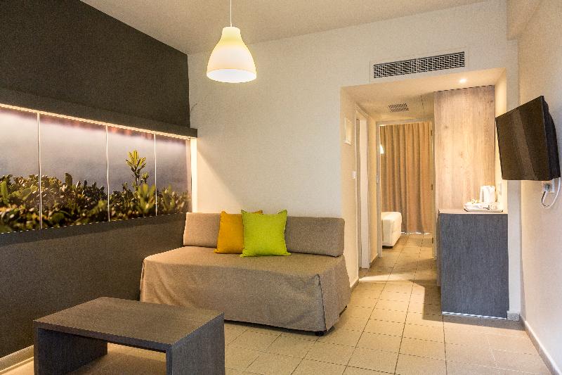 Семейный Номер, Mayfair Gardens