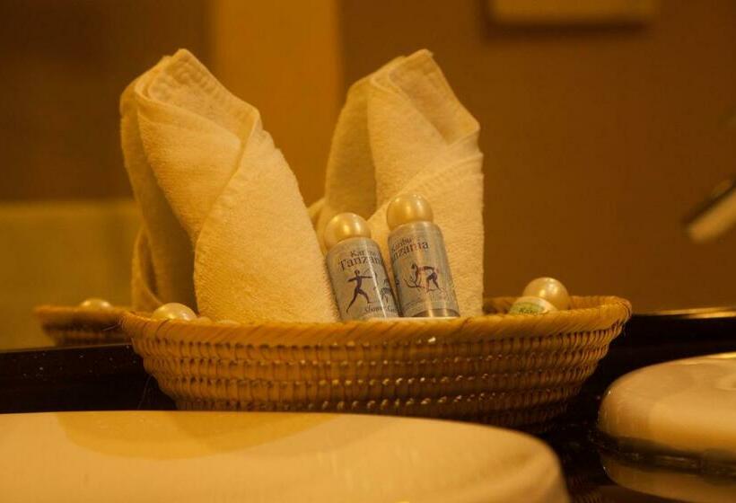 سوییت اجرایی, Peacock