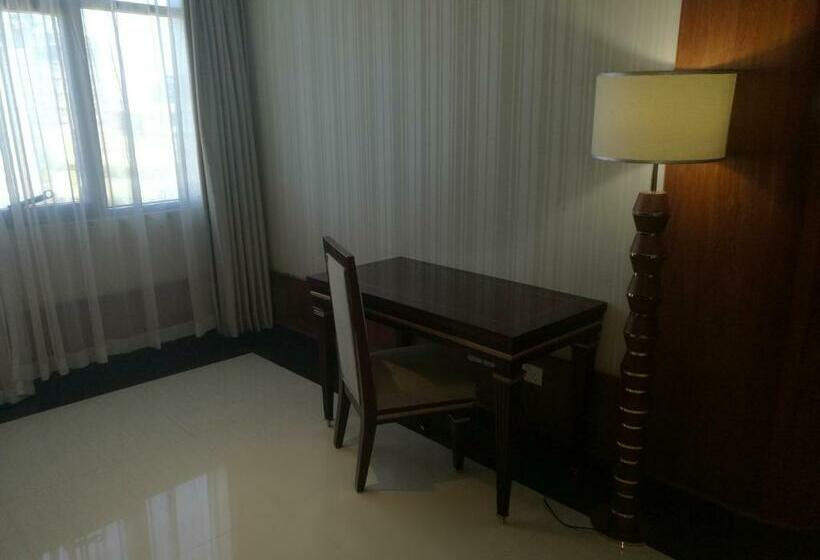 سوئیت پرزیدنت, Peacock