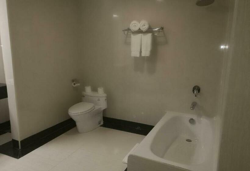 سوئیت پرزیدنت, Peacock