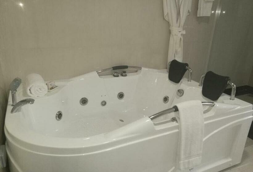 سوئیت پرزیدنت, Peacock