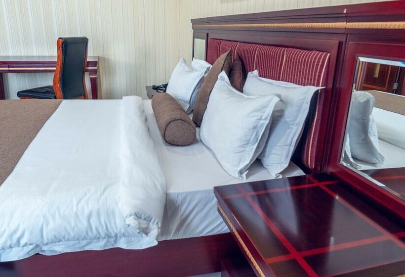 سوییت اجرایی, Peacock