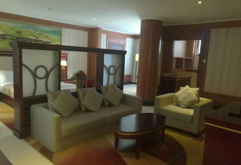 سوئیت پرزیدنت, Peacock