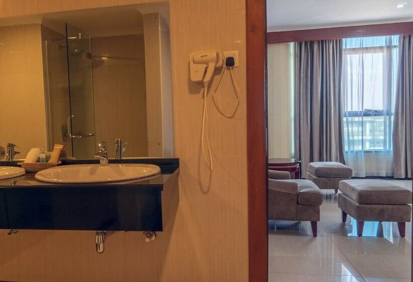 سوییت اجرایی, Peacock