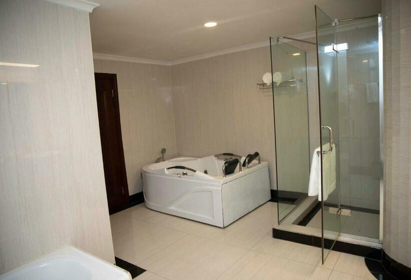 سوئیت پرزیدنت, Peacock