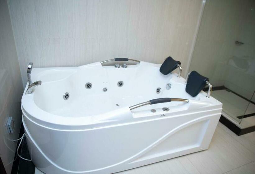 سوئیت پرزیدنت, Peacock