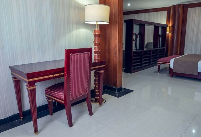 سوئیت پرزیدنت, Peacock