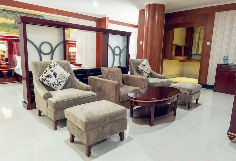 سوئیت پرزیدنت, Peacock