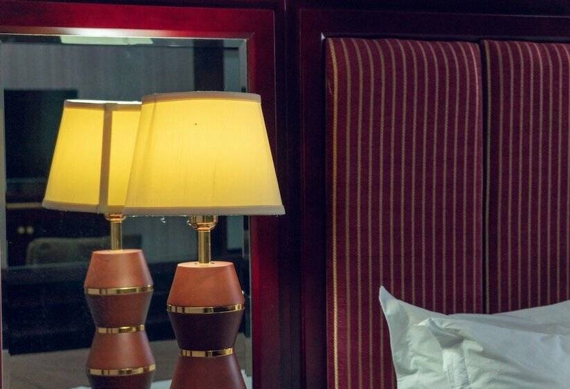 سوئیت پرزیدنت, Peacock