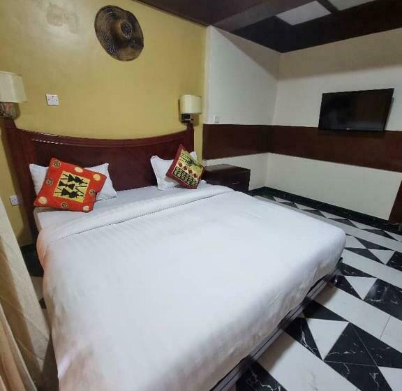 اتاق اکونومی, Peacock