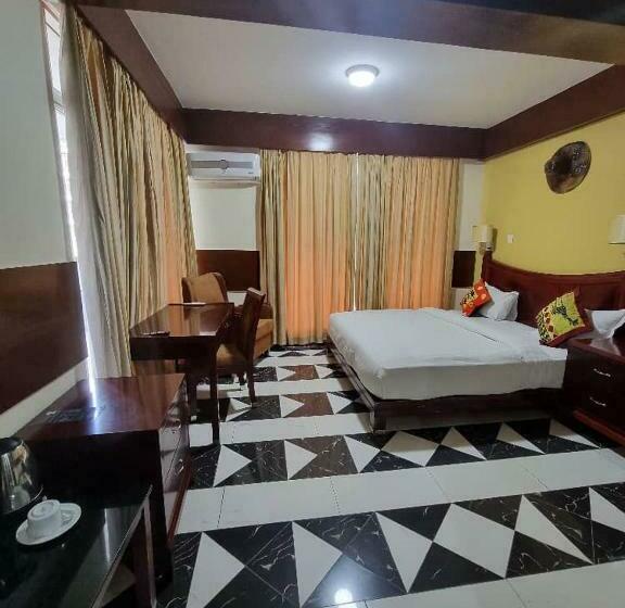 اتاق اکونومی, Peacock